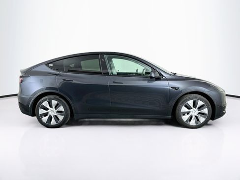 Used 2024 Tesla Model Y Long Range AWD/4WD image 10