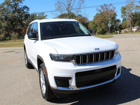 Used 2023 Jeep Grand Cherokee L Laredo image 11