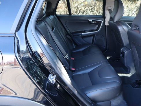 Used 2016 Volvo V60 T5 Cross Country Platinum image 21