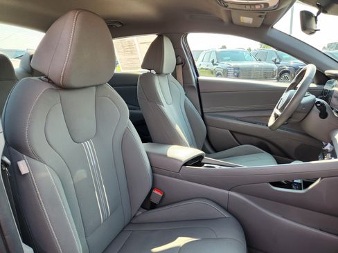Certified 2023 Hyundai Elantra SEL w/ Convenience Package FWD image 16