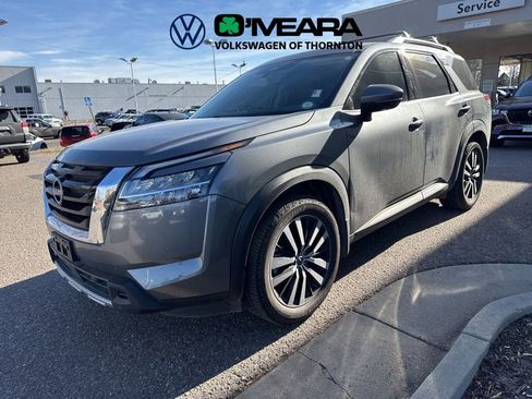 Used 2023 Nissan Pathfinder Platinum image 2
