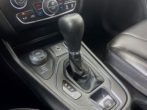 Used 2020 Jeep Cherokee Latitude Plus w/ Comfort/Convenience Group image 17