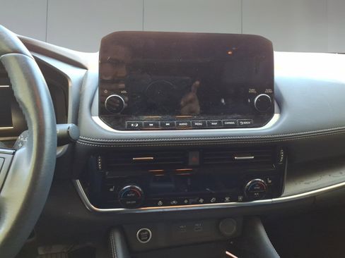 Used 2023 Nissan Rogue Platinum AWD/4WD image 13