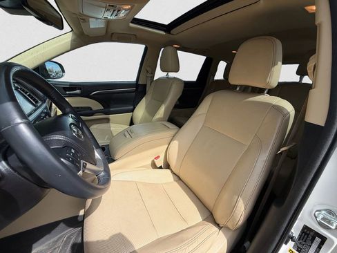 Used 2015 Toyota Highlander Limited w/ Driver Technology Package image 8