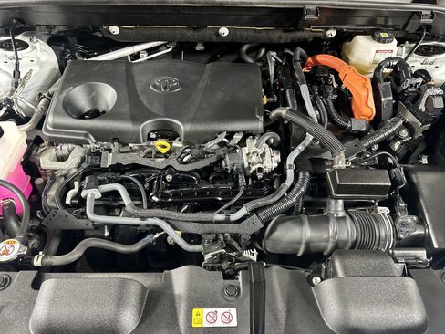 Used 2023 Toyota Venza LE image 10