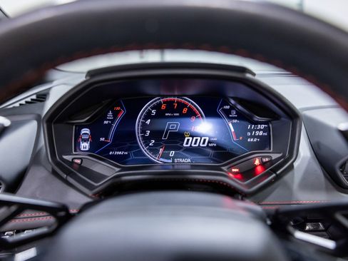 Used 2020 Lamborghini Huracan EVO image 38