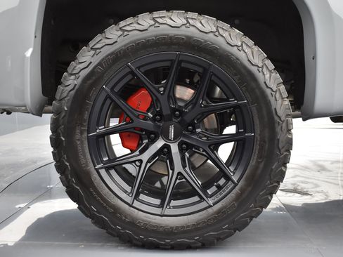 Used 2024 GMC Sierra 1500 AT4 w/ Technology Package image 17