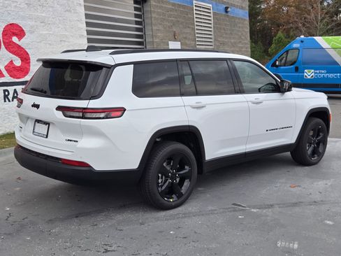 New 2025 Jeep Grand Cherokee L Limited w/ Black Appearance Package image 7