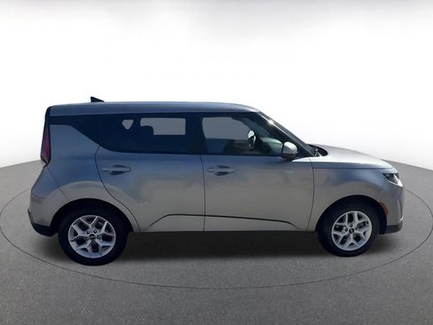 Used 2025 Kia Soul LX w/ LX Technology Package image 16