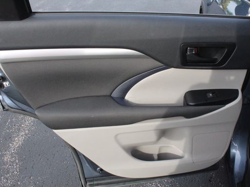 Used 2019 Toyota Highlander LE FWD image 22