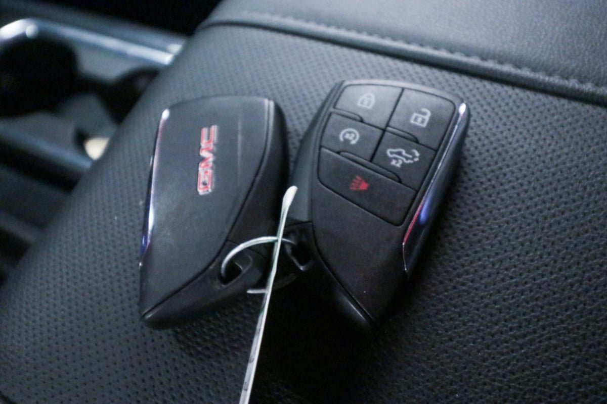 Used 2023 GMC Sierra 1500 SLT AWD/4WD image 25