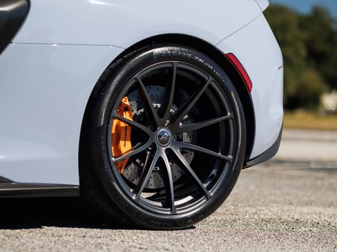 Used 2016 McLaren 675LT Spider image 27