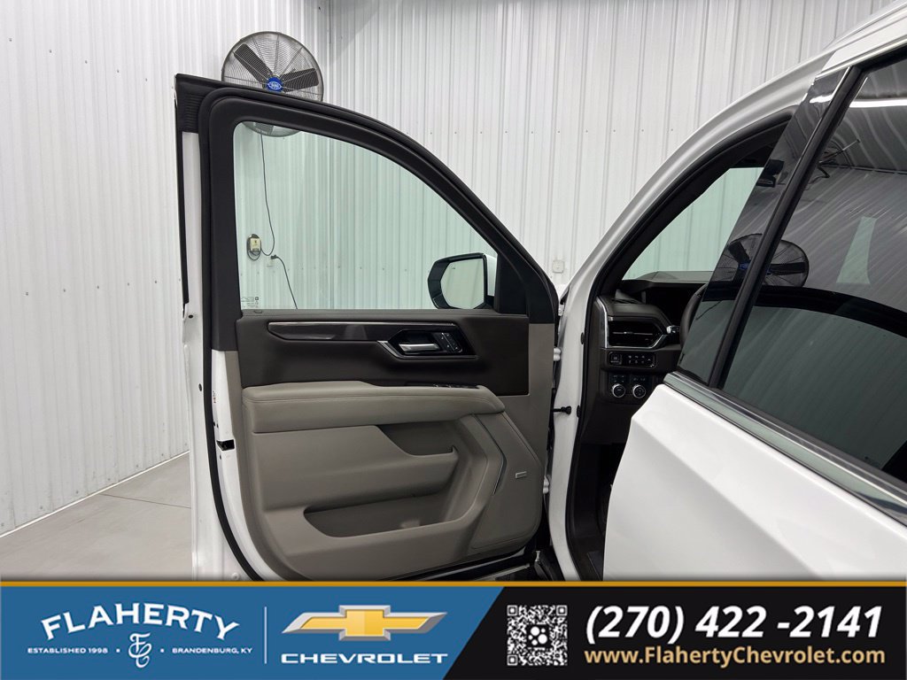 Used 2025 GMC Yukon XL Elevation AWD/4WD image 8