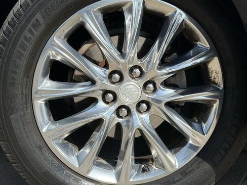 Used 2018 Buick Enclave Premium w/ Experience Buick Package FWD image 10