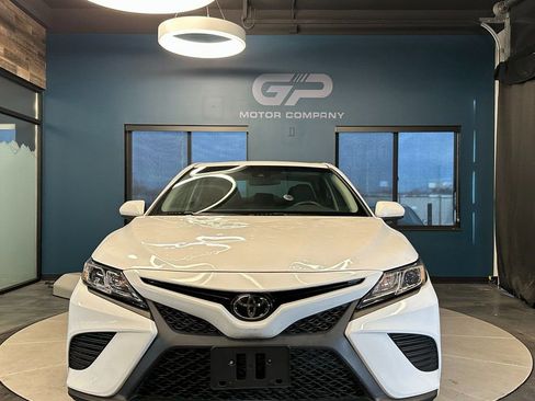 Used 2018 Toyota Camry SE w/ Moonroof Package image 8