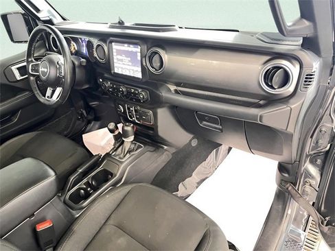 Used 2020 Jeep Gladiator Overland image 13