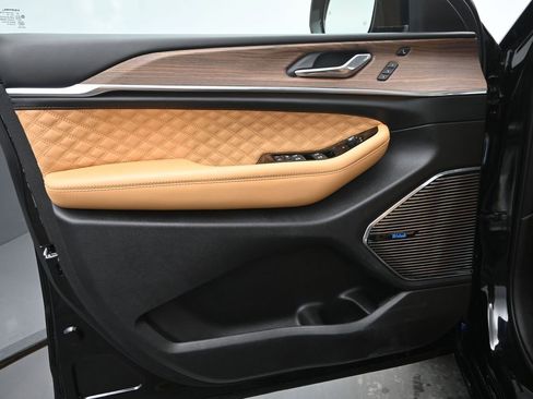 Used 2024 Jeep Grand Cherokee L Summit image 12