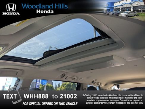 Used 2017 Toyota Sienna SE Premium FWD image 18