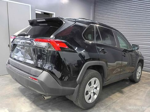 Used 2019 Toyota RAV4 LE image 5