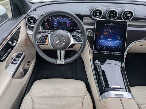 Used 2024 Mercedes-Benz GLC 300 4MATIC image 17