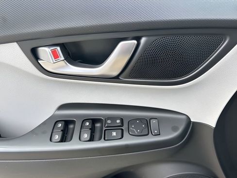 Used 2023 Hyundai Kona SE image 25