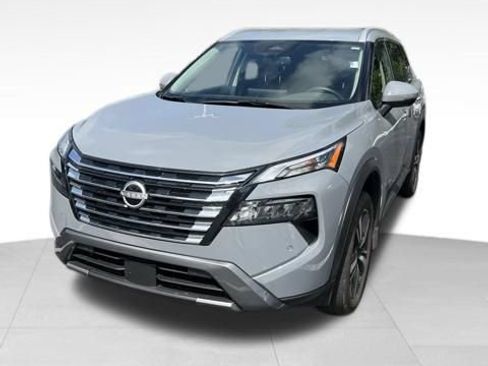 Certified 2025 Nissan Rogue SL FWD image 4