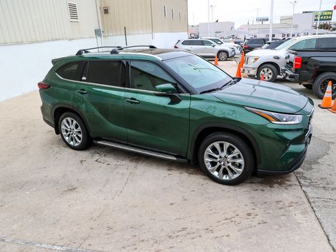 Used 2024 Toyota Highlander Limited image 6