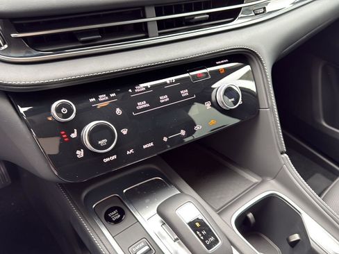 New 2026 INFINITI QX60 Luxe w/ Family Package image 11