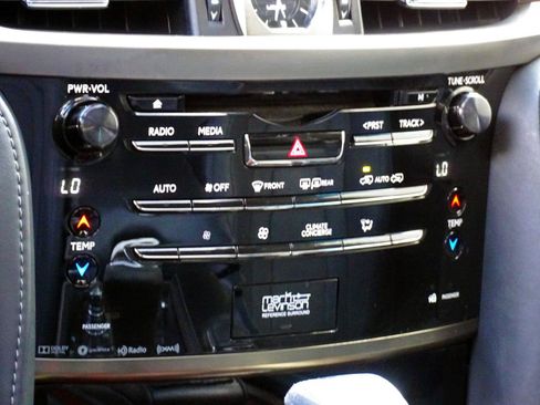 Used 2019 Lexus LX 570 4WD w/ Luxury Package image 39