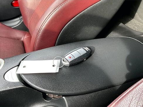 Used 2010 Nissan 370Z Touring image 31