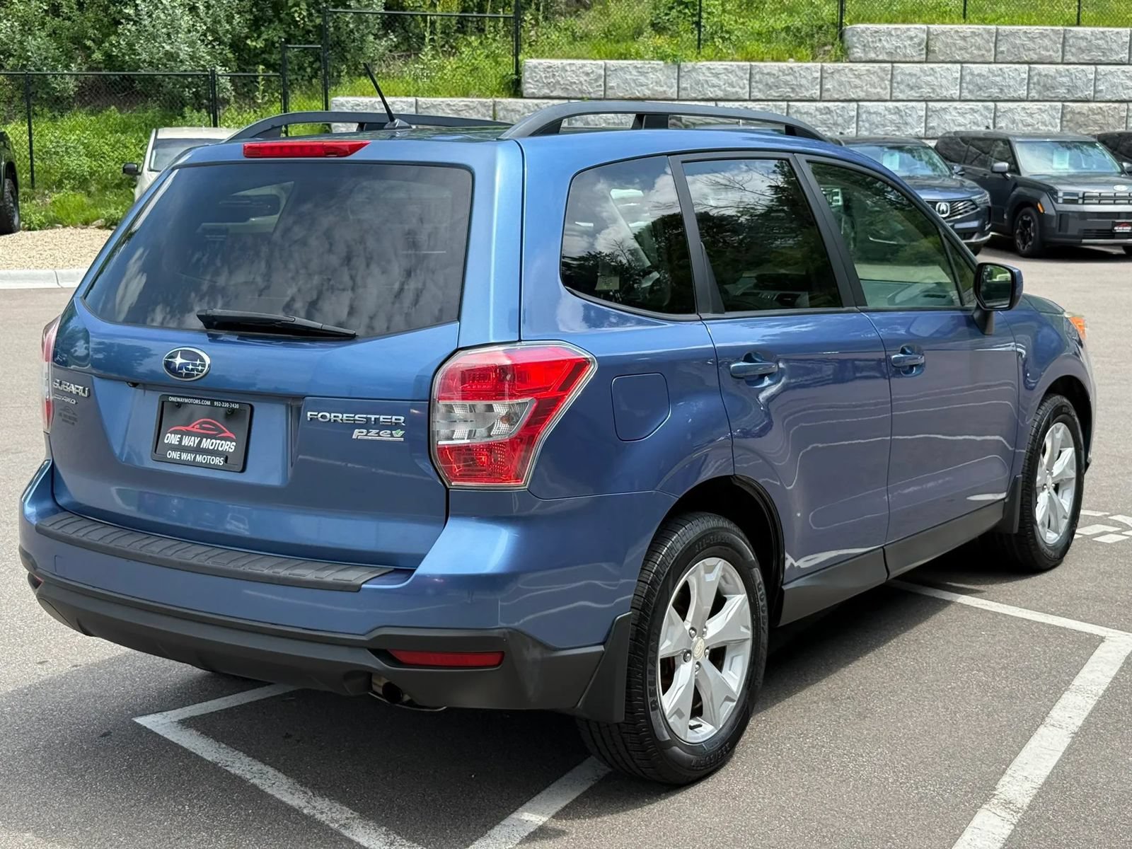 Used 2015 Subaru Forester 2.5i Premium w/ All-Weather Package AWD/4WD image 5