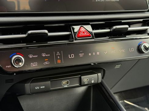 Certified 2025 Kia Niro EX Touring image 18