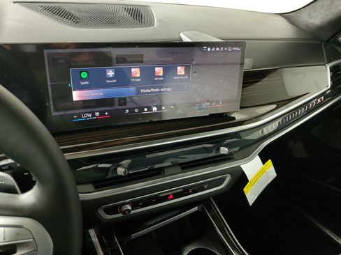 Certified 2025 BMW X7 xDrive40i image 17