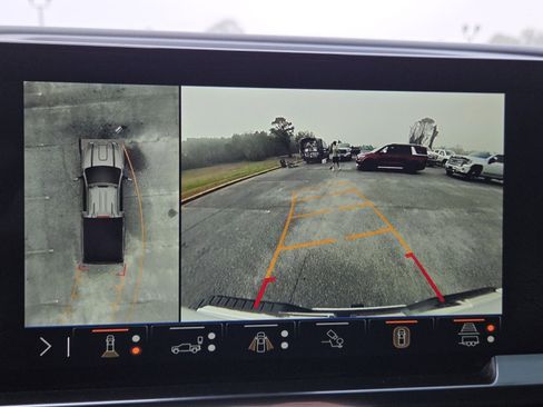 Used 2025 GMC Sierra 2500 SLE w/ SLE Value Package; image 12