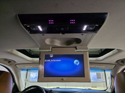 Used 2019 Cadillac Escalade Premium Luxury image 28