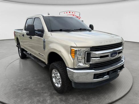 Used 2017 Ford F250 XLT AWD/4WD image 7