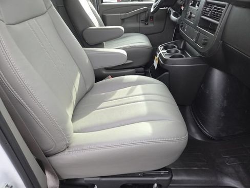 New 2026 GMC Savana 2500 w/ Driver Convenience Package RWD image 20