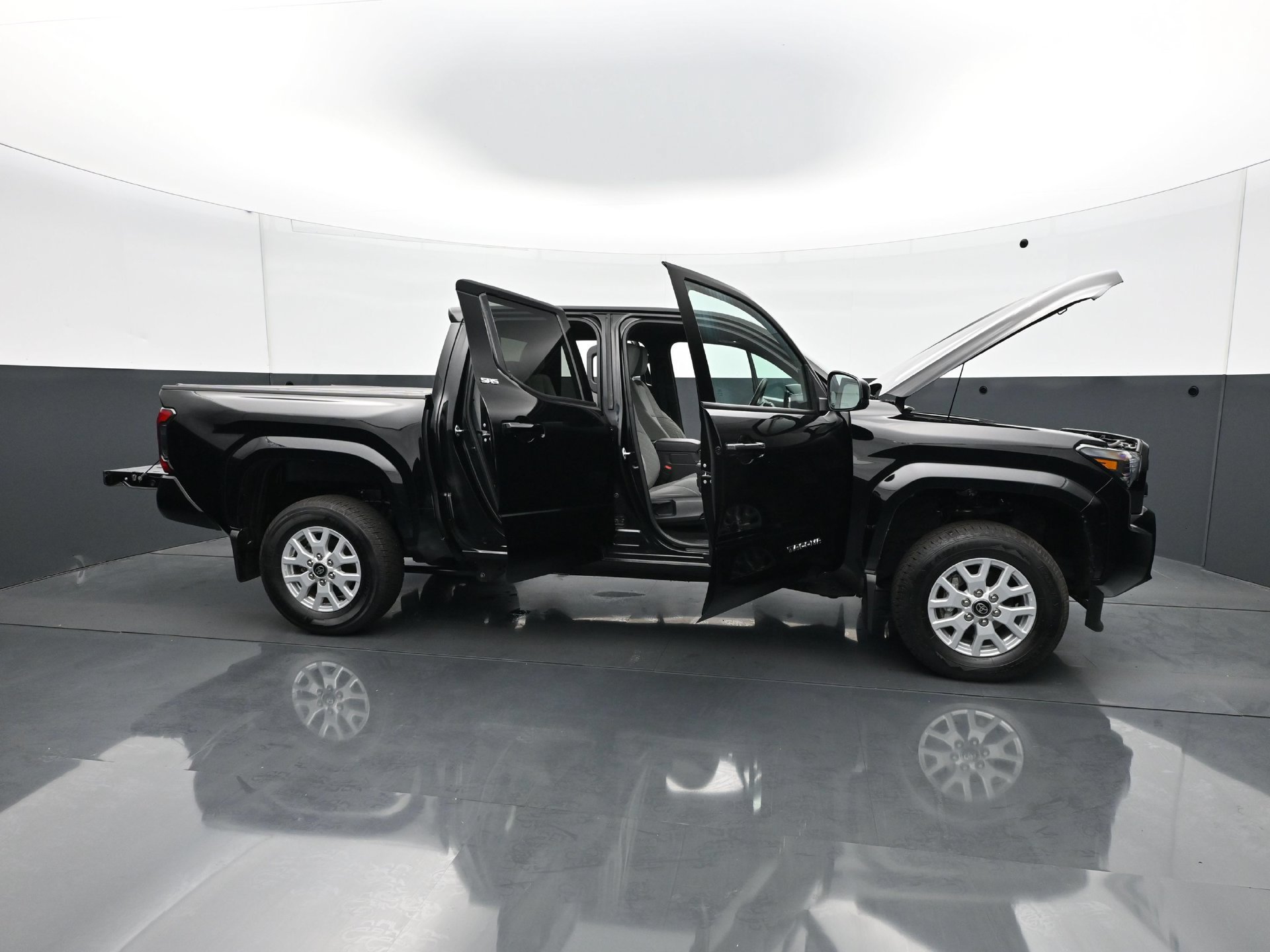 Used 2025 Toyota Tacoma SR5 AWD/4WD image 35