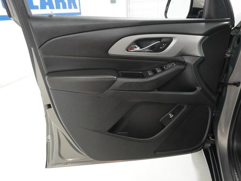 Used 2018 Chevrolet Traverse LT image 12