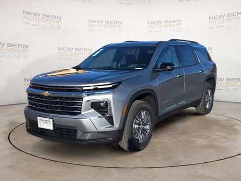 New 2026 Chevrolet Traverse LT image 1