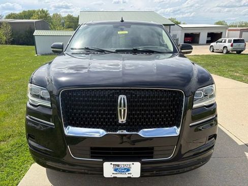 Used 2022 Lincoln Navigator L Reserve AWD/4WD image 2