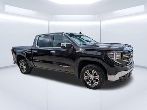 Used 2025 GMC Sierra 1500 SLT RWD image 2