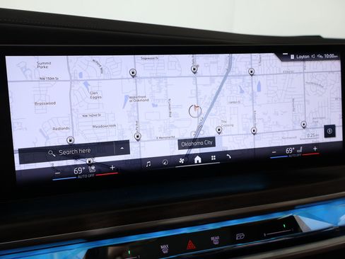 Used 2023 BMW 740i w/ Parking Assistance Package image 7