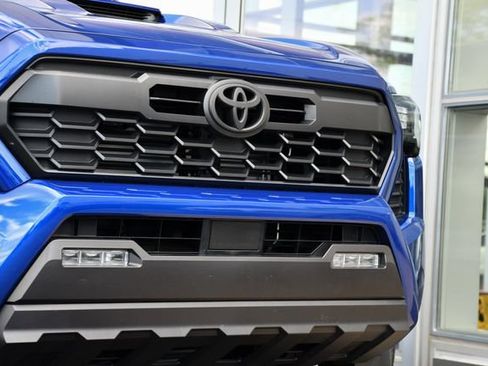 Used 2025 Toyota Tacoma TRD Sport AWD/4WD image 13