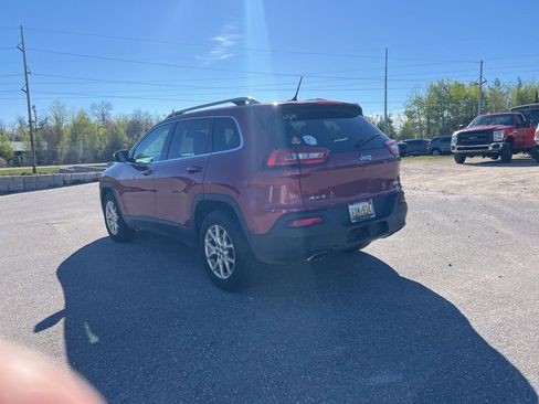 Used 2015 Jeep Cherokee Latitude w/ Cold Weather Group AWD/4WD image 3