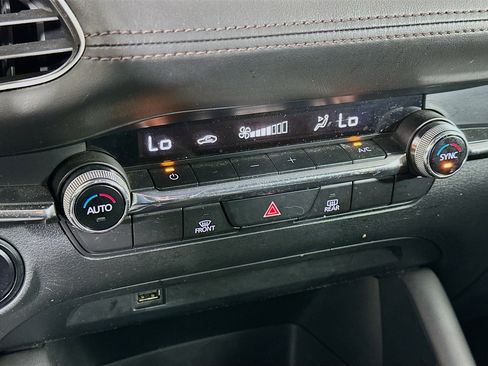 Used 2019 MAZDA MAZDA3 Hatchback image 23