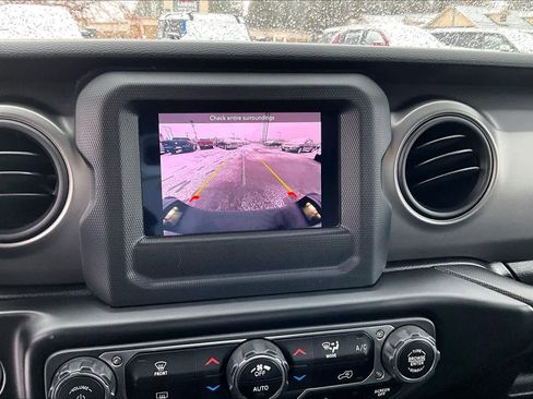 Used 2021 Jeep Gladiator Sport image 27