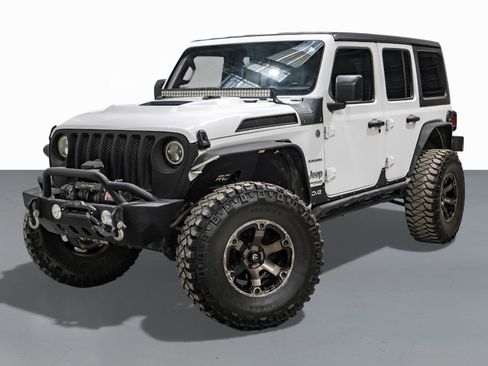 Used 2018 Jeep Wrangler Unlimited Sahara image 4