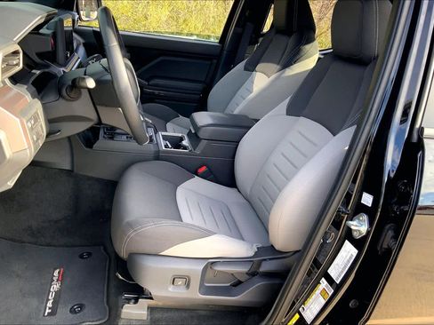 Used 2024 Toyota Tacoma TRD Off-Road image 7