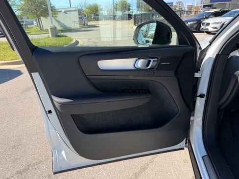 New 2026 Volvo XC40 B5 Ultra w/ Protection Package Premier AWD/4WD image 17
